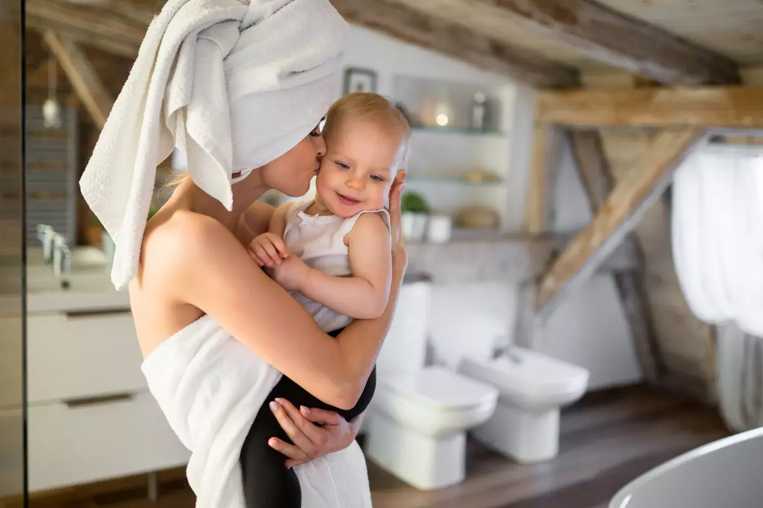 Postpartum Skin Care: Reclaiming Your Radiance After Childbirth