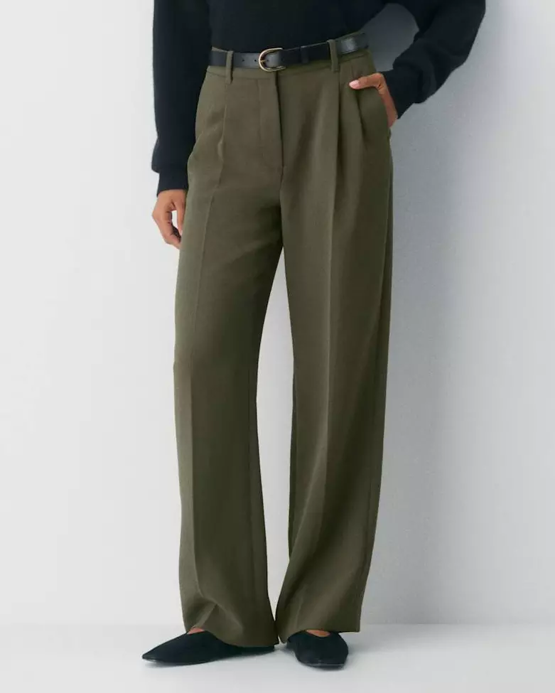 The Ultimate Guide to Pleated Trousers for Women
