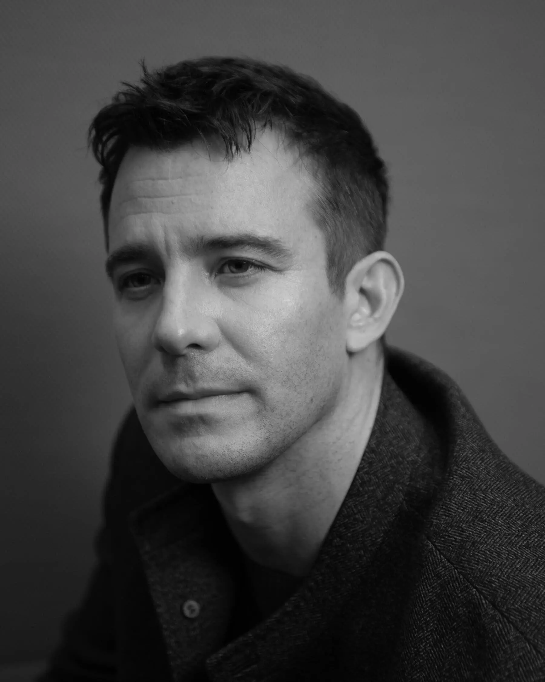 Luke Thompson's Perspective: Bridging Shakespearean Themes with 'Bridgerton' Charm