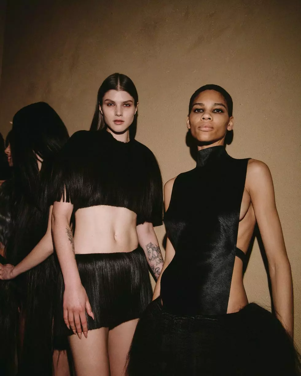 Hair Stylist Evanie Frausto Transforms Hair into Wearable Art for SHOWPONY