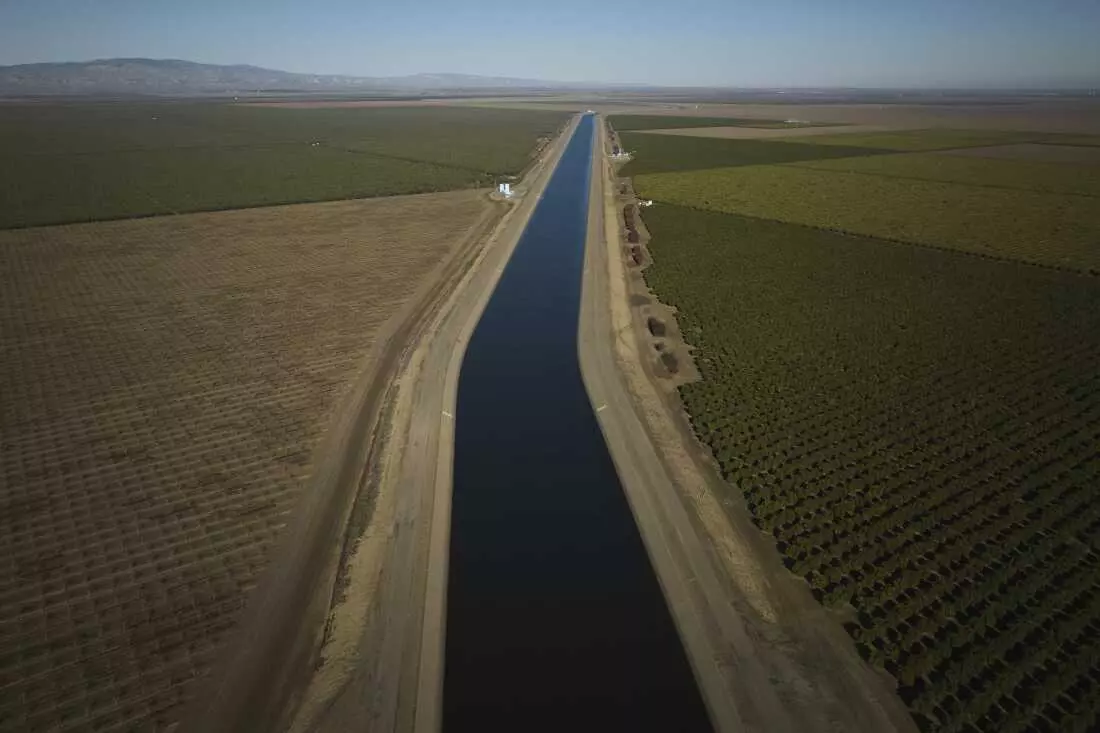 California Farmers Turn to Solar Energy Amid Water Scarcity