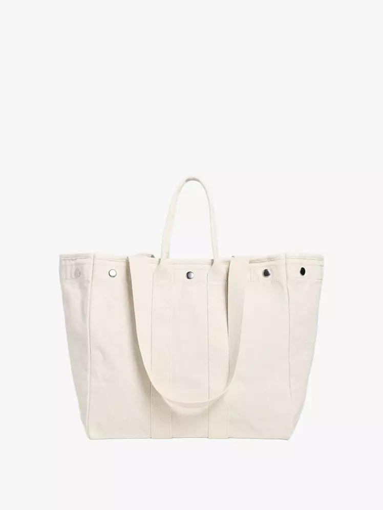 The Olsen Twins' Guide to Effortless Spring Style: Embracing Chic and Practicality