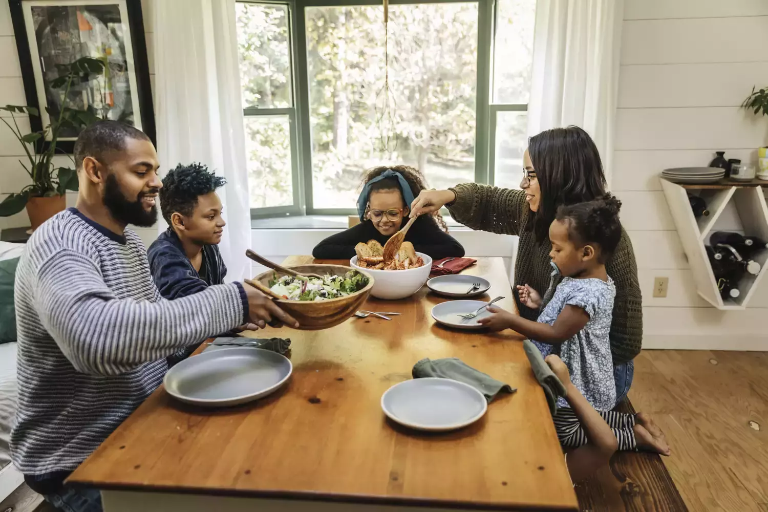 Nine Phrases to Avoid at the Dinner Table to Foster Healthy Eating Habits in Children