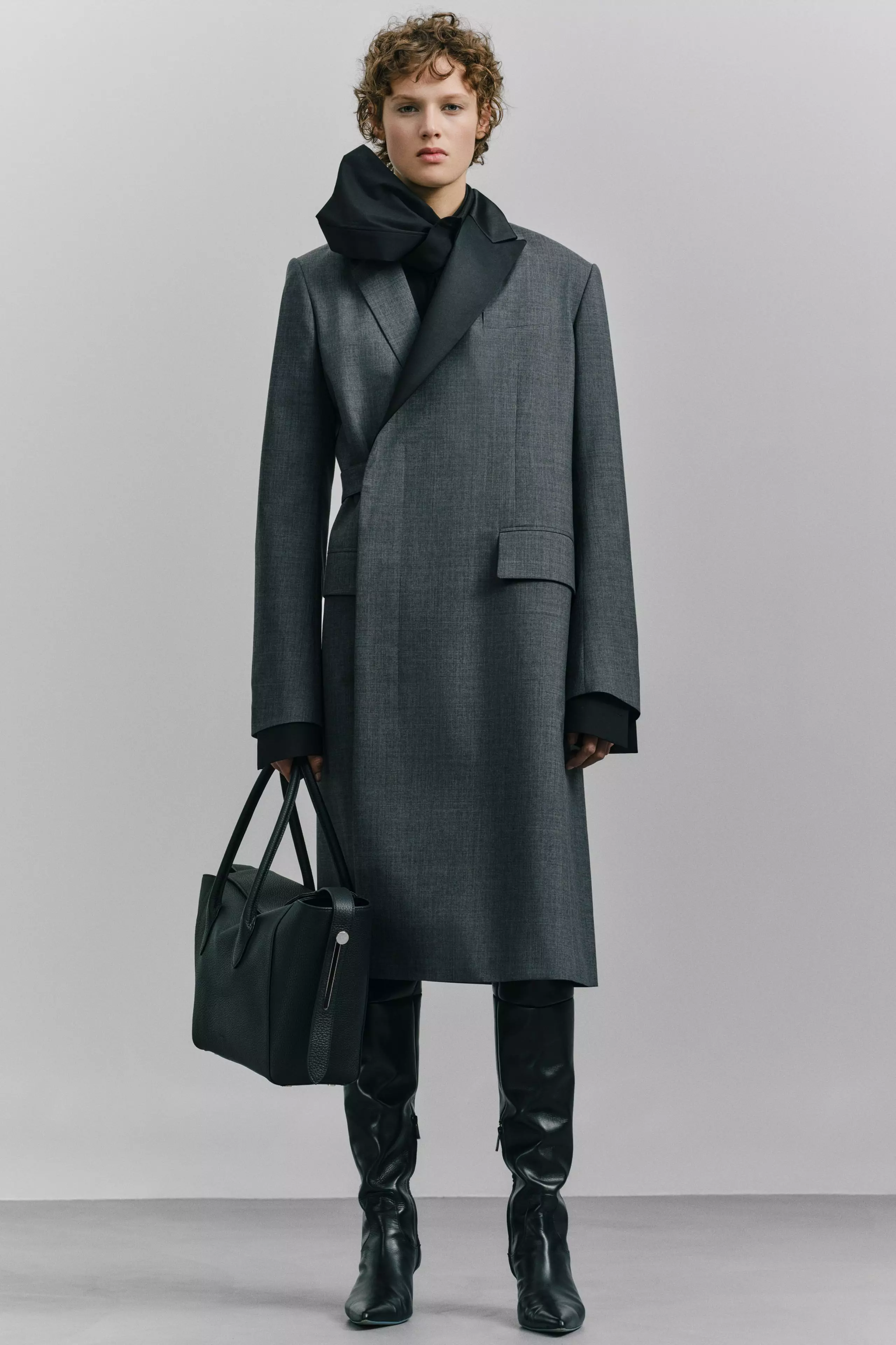 Sacai's Fall 2026 Ready-to-Wear: A Focus on Versatility and Hybridity