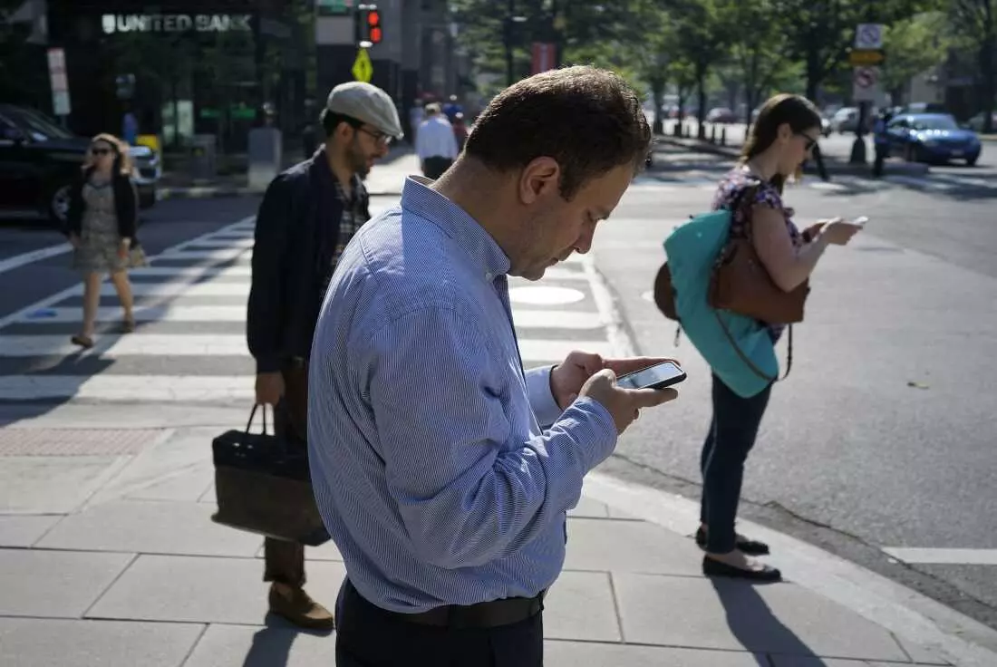 Government Agencies Purchase Citizen Data Without Warrants, Raising Privacy Concerns