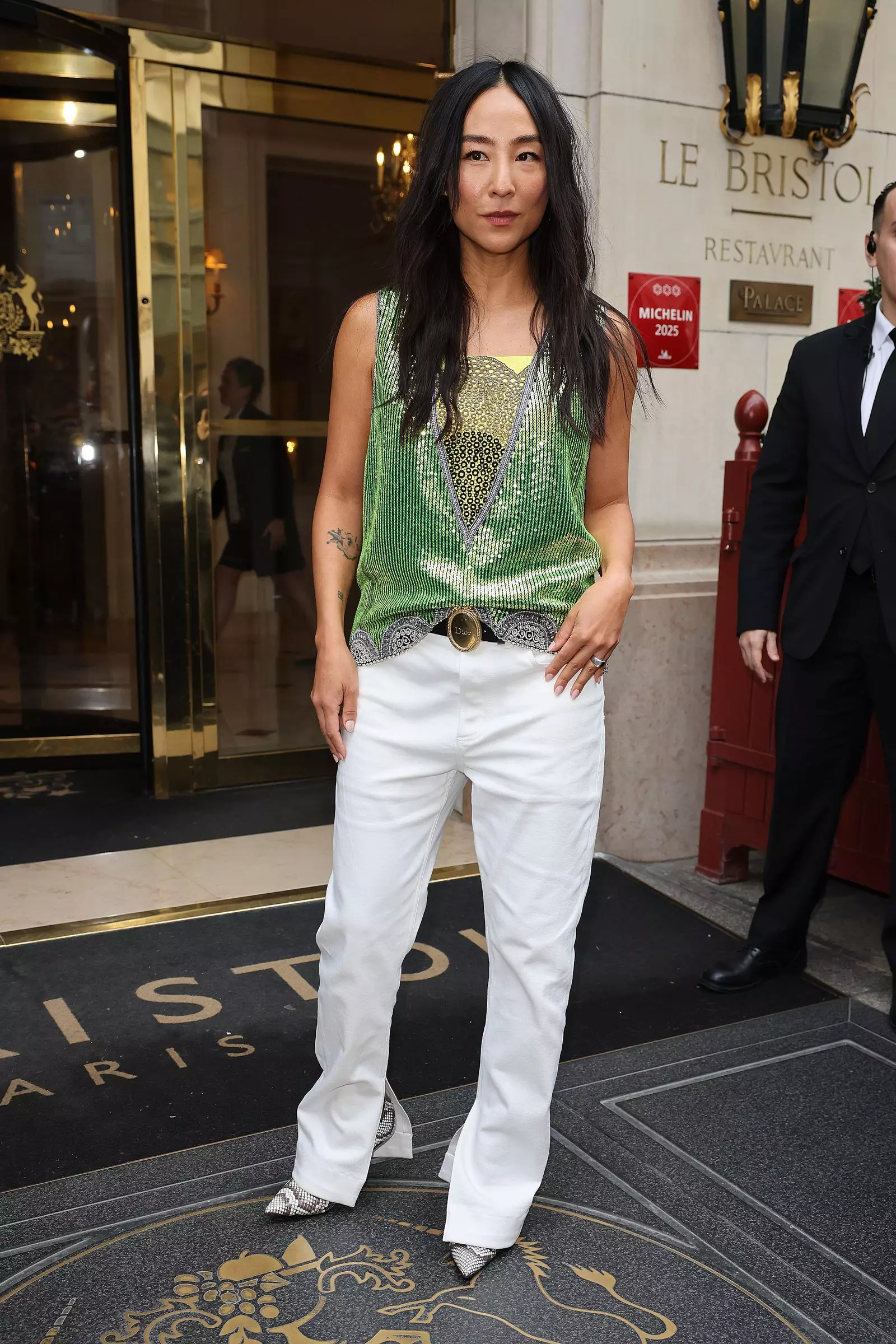 Mastering Wavy Hair: Essential Cuts and Styling Tips