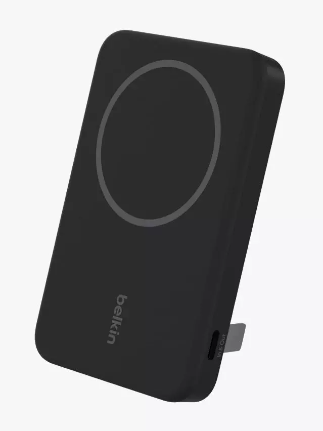 Essential Travel Gadgets to Enhance Every Journey