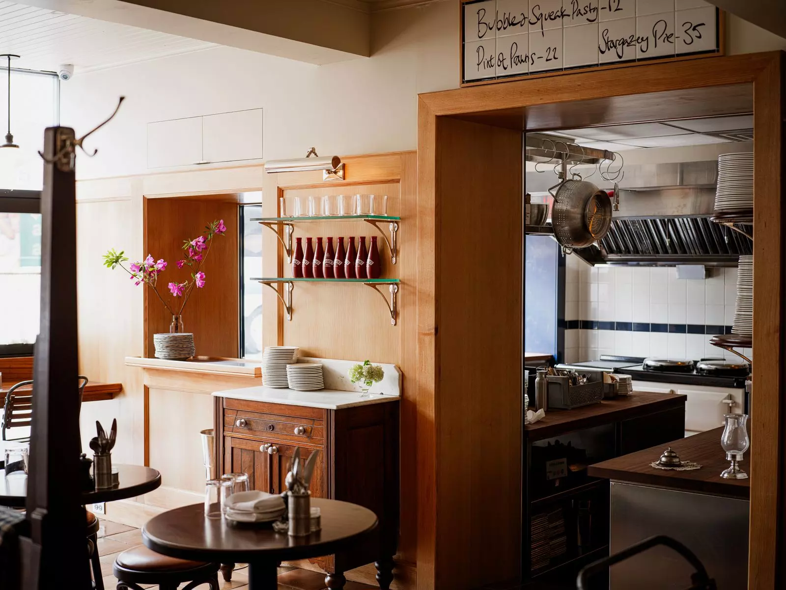 Dean's, a New SoHo Pub Blending Culinary Excellence with a Welcoming Ambiance