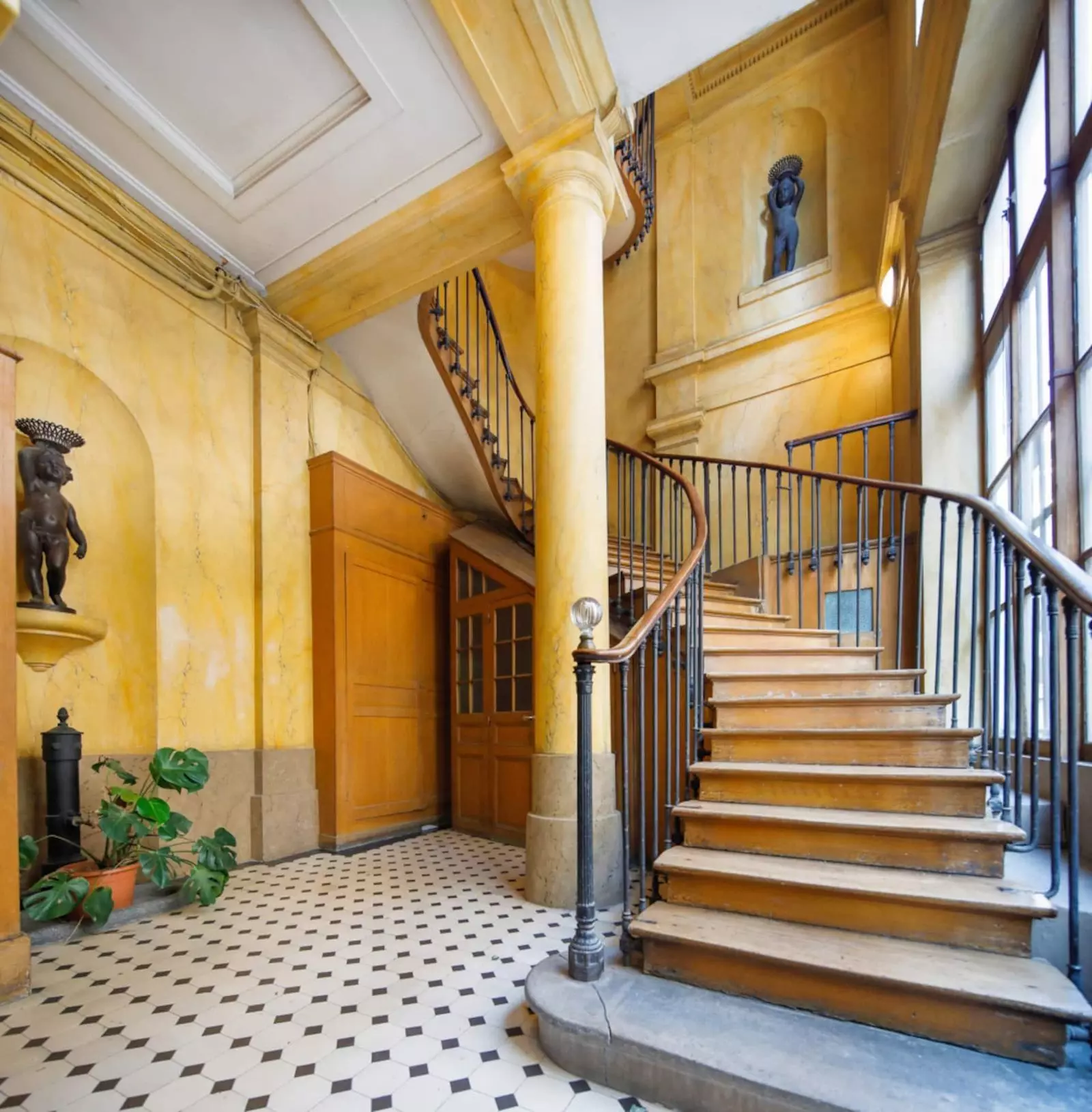 Vogue Editors' Top Airbnb Retreats for Your Next Getaway