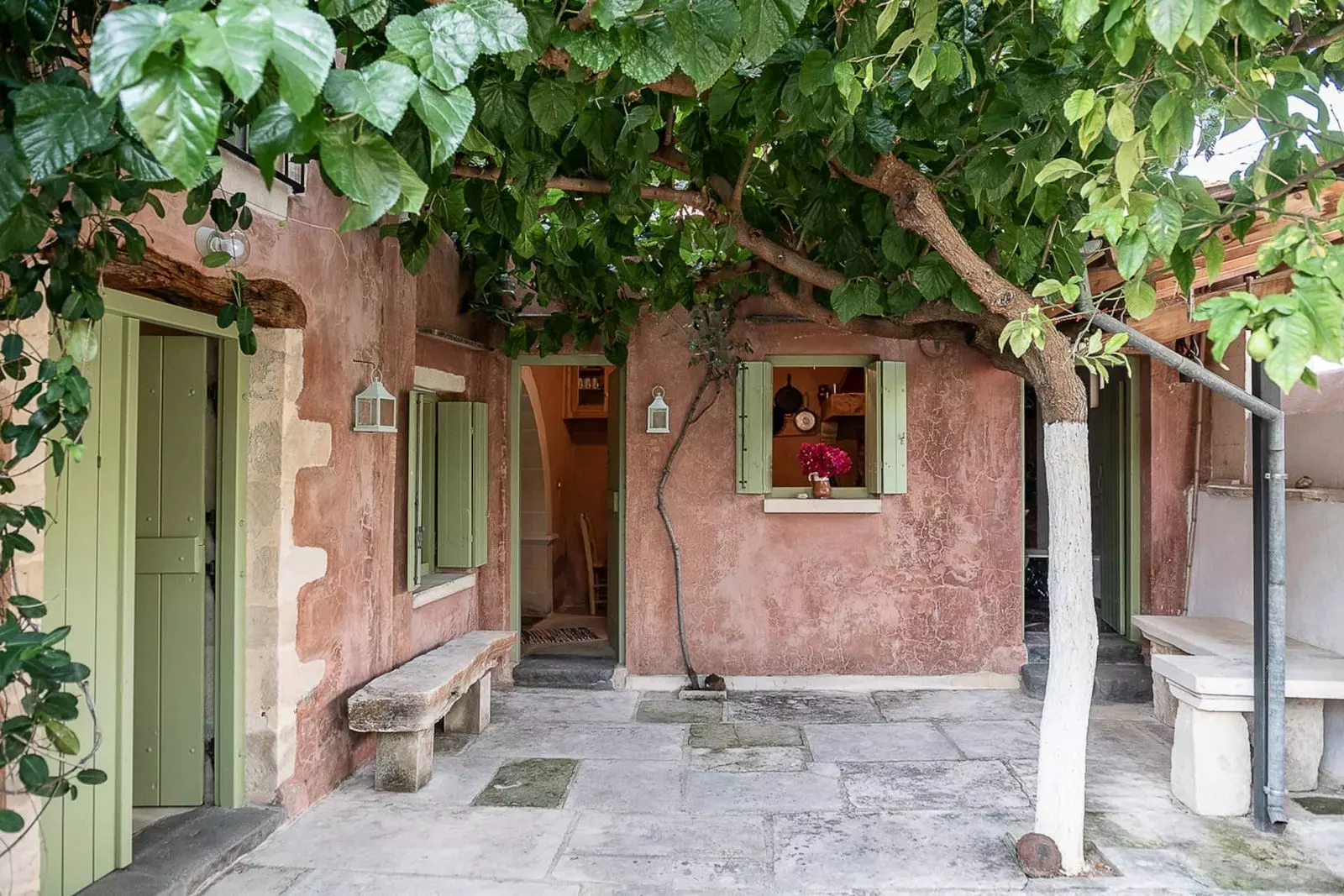 Crete's Hidden Gems: A Guide to the Island's Most Charming Airbnbs